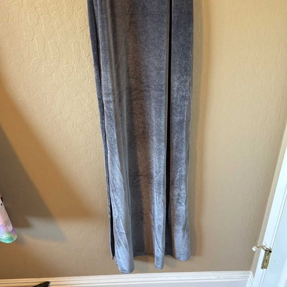 Boohoo Petite Women’s Gray Velvet Long Bodycon Dress With Side Slit Size 0